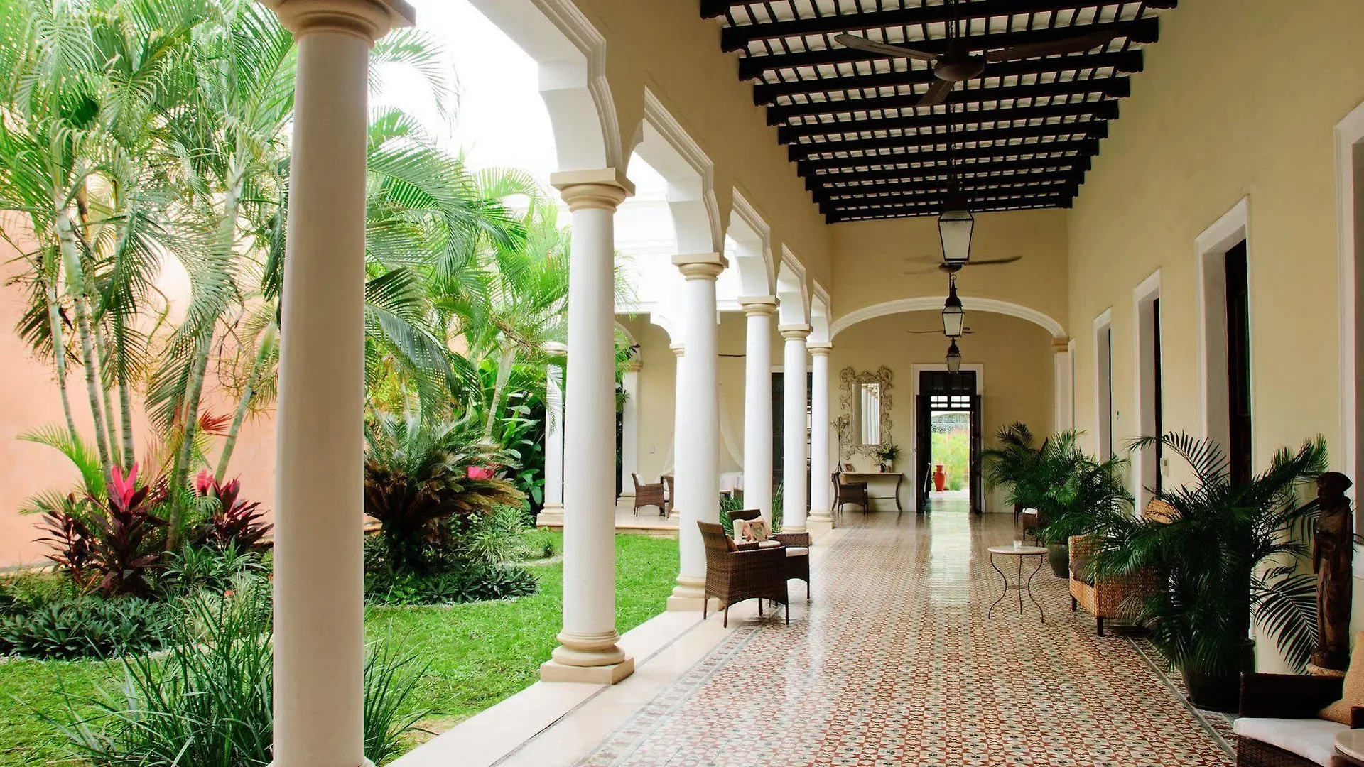 Decu Downtown Hotel Merida