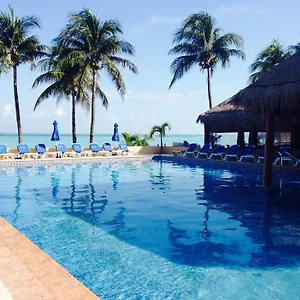 Nautibeach Front In North 3* Isla Mujeres