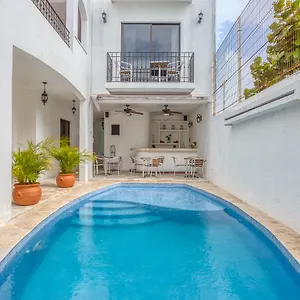 Chac Chi & 2*, Isla Mujeres México